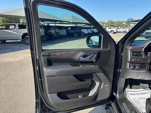 Used 2024 Chevrolet Suburban Z71 w/ Luxury Package AWD/4WD image 12