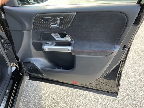 Used 2024 Mercedes-Benz GLB 250 image 46