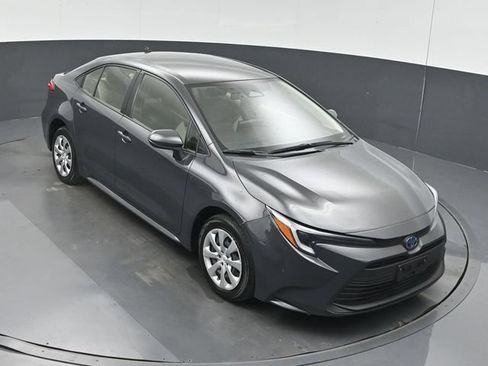 Used 2025 Toyota Corolla LE FWD image 42