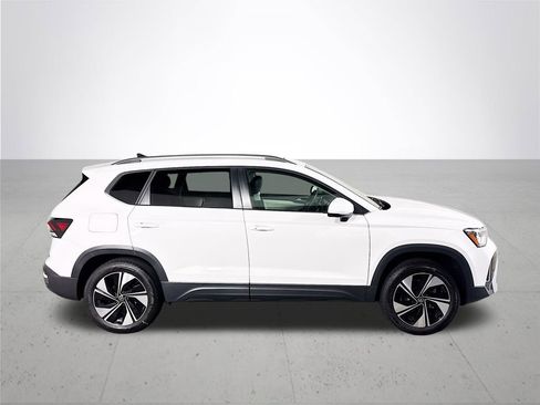 New 2025 Volkswagen Taos SE image 5