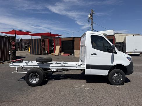 Used 2023 Mercedes-Benz Sprinter 3500 image 2