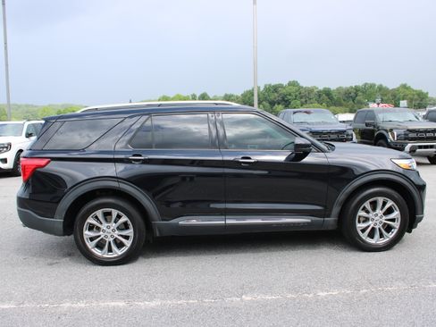 Used 2024 Ford Explorer Limited AWD/4WD image 5