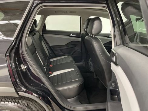 Certified 2023 Volkswagen Taos SEL AWD/4WD image 10