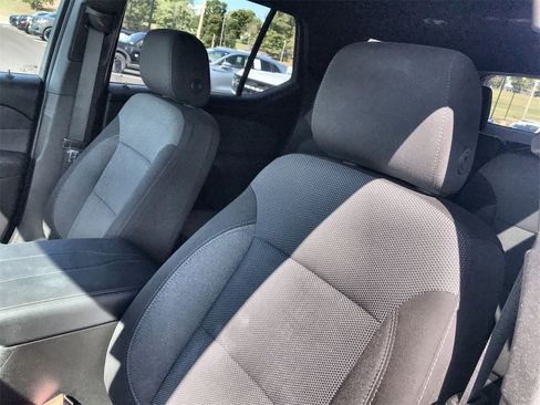 Certified 2023 Chevrolet Traverse LT image 11