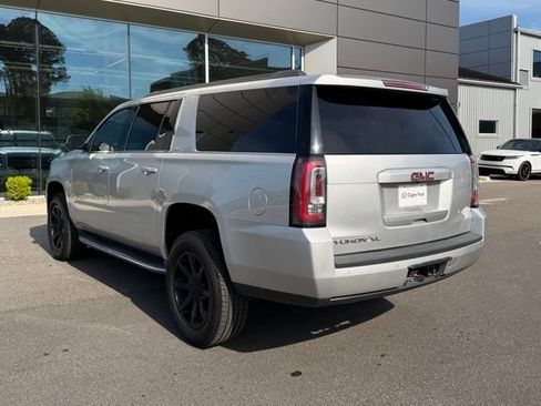 Used 2017 GMC Yukon XL SLT image 3