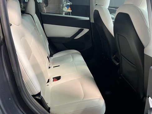 Used 2020 Tesla Model Y Long Range image 18