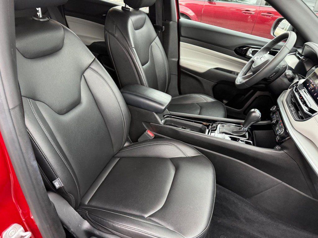 Used 2025 Jeep Compass Limited AWD/4WD image 6