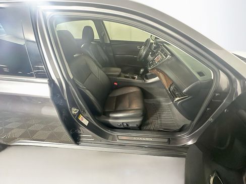Used 2014 Toyota Avalon Limited w/ Technology Package FWD image 31