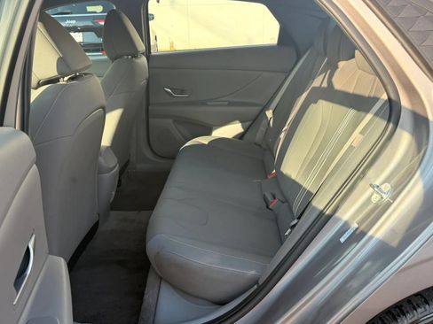 Used 2024 Hyundai Elantra SEL FWD image 13
