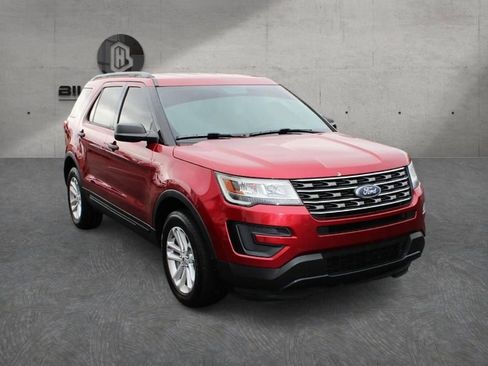 Used 2017 Ford Explorer FWD image 3