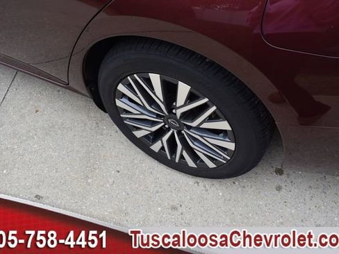 Used 2024 Nissan Altima 2.5 SV image 12