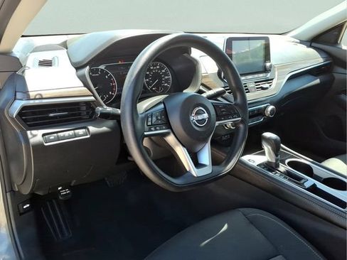 Used 2023 Nissan Altima 2.5 SV FWD image 13