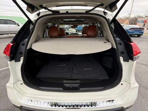 Used 2017 Nissan Rogue SL w/ SL Premium Package image 39