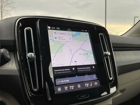 Certified 2024 Volvo XC40 B5 Plus w/ Climate Package image 18