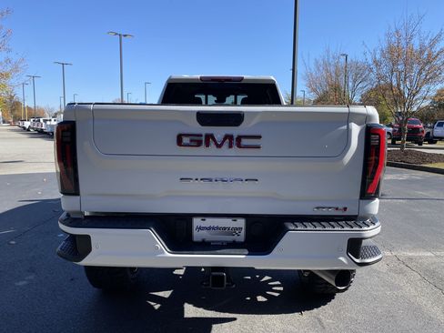 Used 2024 GMC Sierra 2500 AT4 w/ AT4 Premium Plus Package image 8