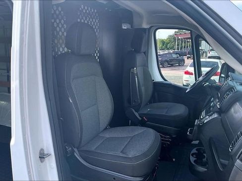 Used 2025 RAM ProMaster 2500 w/ U-Haul Equipment Group FWD image 27