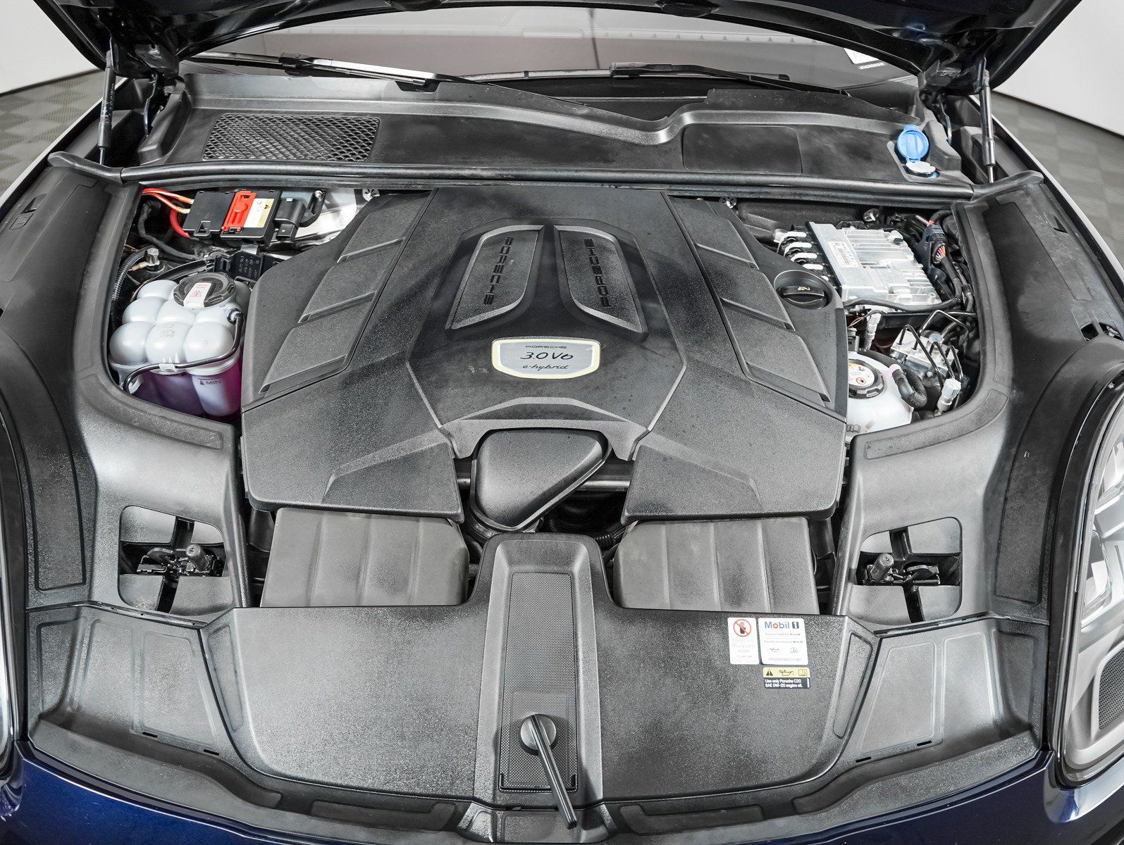 Certified 2022 Porsche Cayenne E-Hybrid AWD/4WD image 12