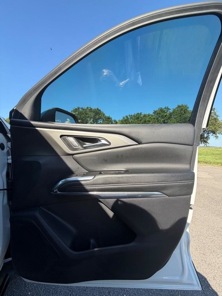 Used 2024 Chevrolet Traverse LT FWD image 15