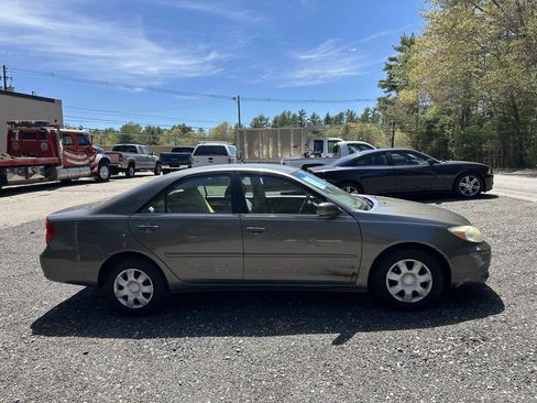 Used 2004 Toyota Camry LE FWD image 22