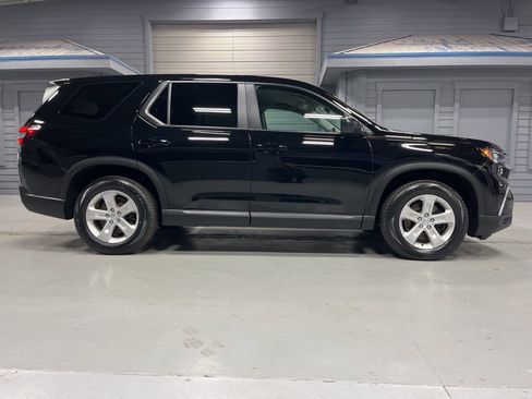 Used 2023 Honda Pilot LX image 10