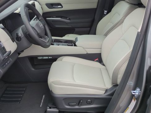 New 2026 Nissan Pathfinder SL image 11