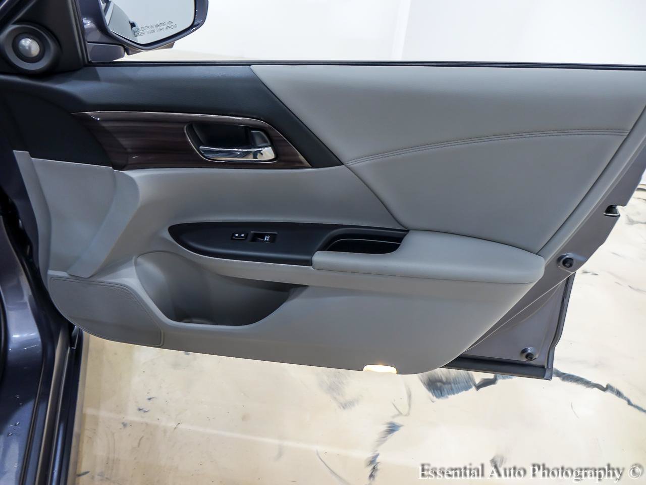 Used 2017 Honda Accord Touring image 31