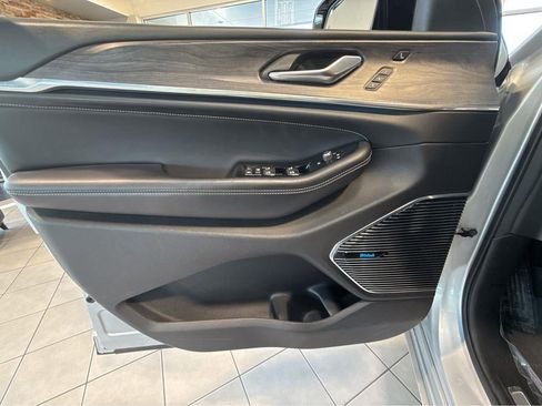 Used 2021 Jeep Grand Cherokee L Overland w/ Luxury Tech Group IV image 15