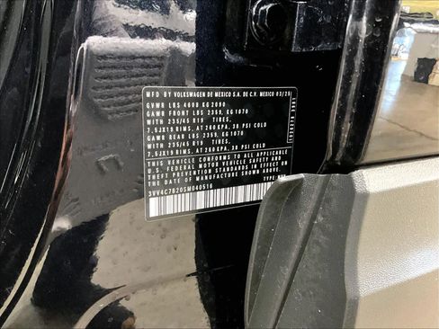 Used 2025 Volkswagen Taos SEL image 34