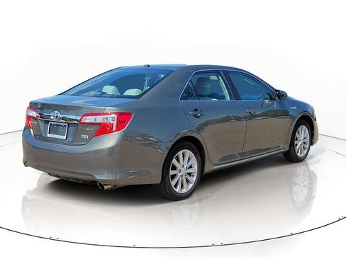 Used 2012 Toyota Camry XLE w/ Leather Pkg FWD image 3