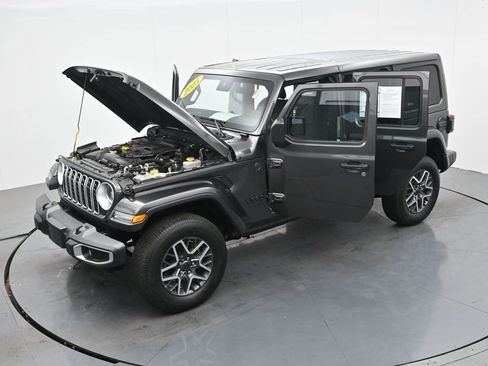 Used 2025 Jeep Wrangler Unlimited Sahara AWD/4WD image 39