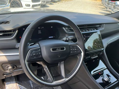 Used 2024 Jeep Grand Cherokee L Laredo image 27