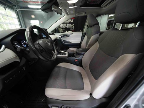 Used 2022 Toyota RAV4 XLE w/ Convenience Package AWD/4WD image 9