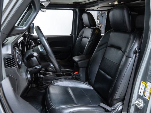 Used 2019 Jeep Wrangler Unlimited Sahara AWD/4WD image 5