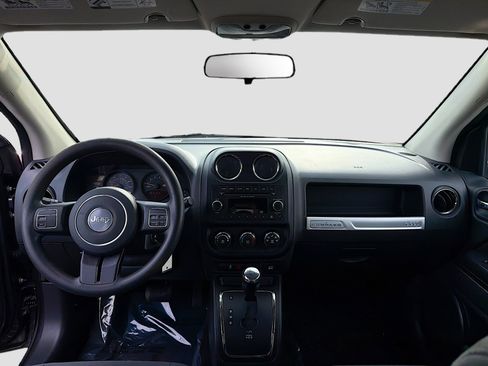 Used 2014 Jeep Compass Sport w/ Power Value Group FWD image 3