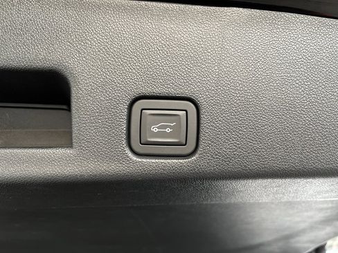 Used 2025 Chevrolet Traverse LT image 10