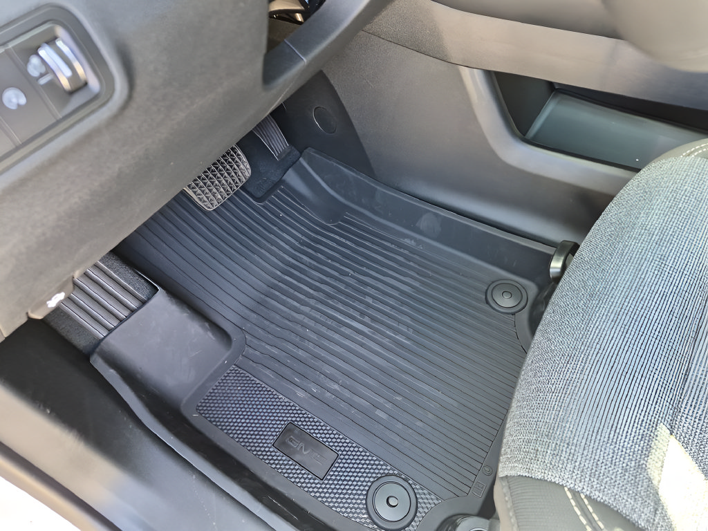 New 2027 GMC Terrain Elevation w/ LPO, Floor Liner Package FWD image 20