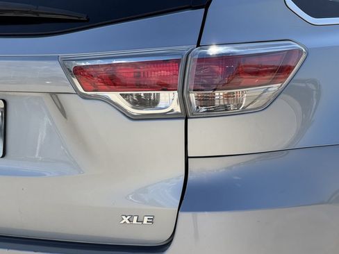 Used 2016 Toyota Highlander XLE FWD image 10