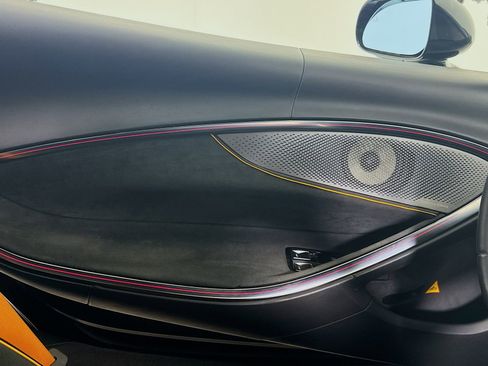 Used 2025 McLaren Artura Spider image 15