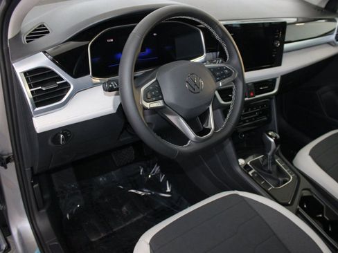 New 2025 Volkswagen Taos SE image 4