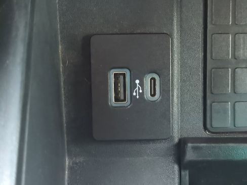 Used 2022 Ford F350 Platinum w/ FX4 Off-Road Package image 21