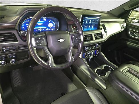 Used 2022 Chevrolet Suburban LT AWD/4WD image 18