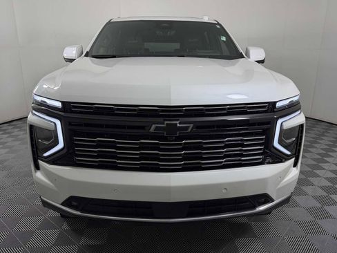 Used 2025 Chevrolet Suburban High Country AWD/4WD image 2