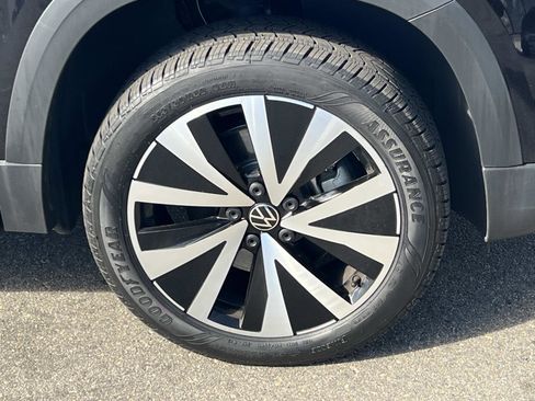 Certified 2022 Volkswagen Taos SE image 27