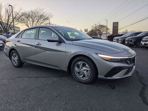 New 2026 Hyundai Elantra SE image 1