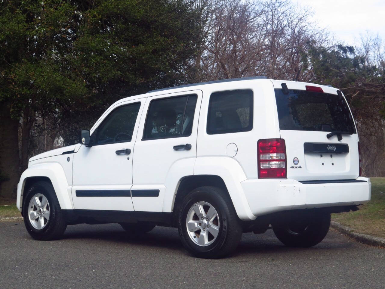 Used 2011 Jeep Liberty Sport AWD/4WD image 3