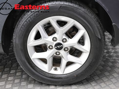 Used 2023 Kia Soul LX w/ LX Technology Package FWD image 8