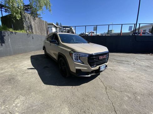 Used 2023 GMC Terrain SLE w/ Elevation Edition AWD/4WD image 8