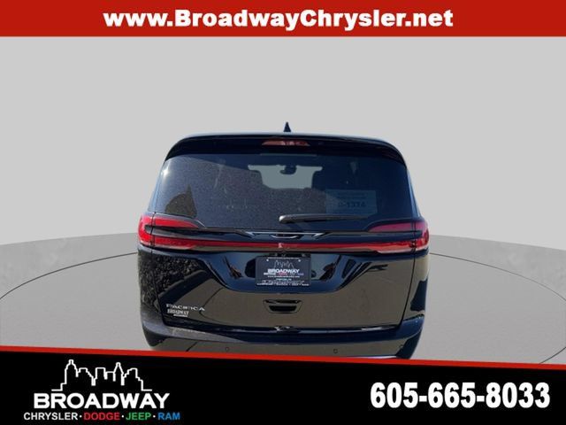 New 2027 Chrysler Pacifica Select FWD image 7
