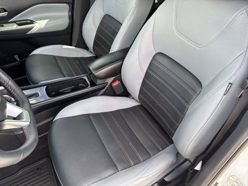 Used 2023 Nissan Kicks SR w/ SR Premium Package FWD image 11