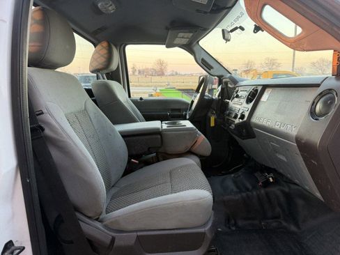 Used 2014 Ford F550 4x4 Regular Cab Super Duty image 9